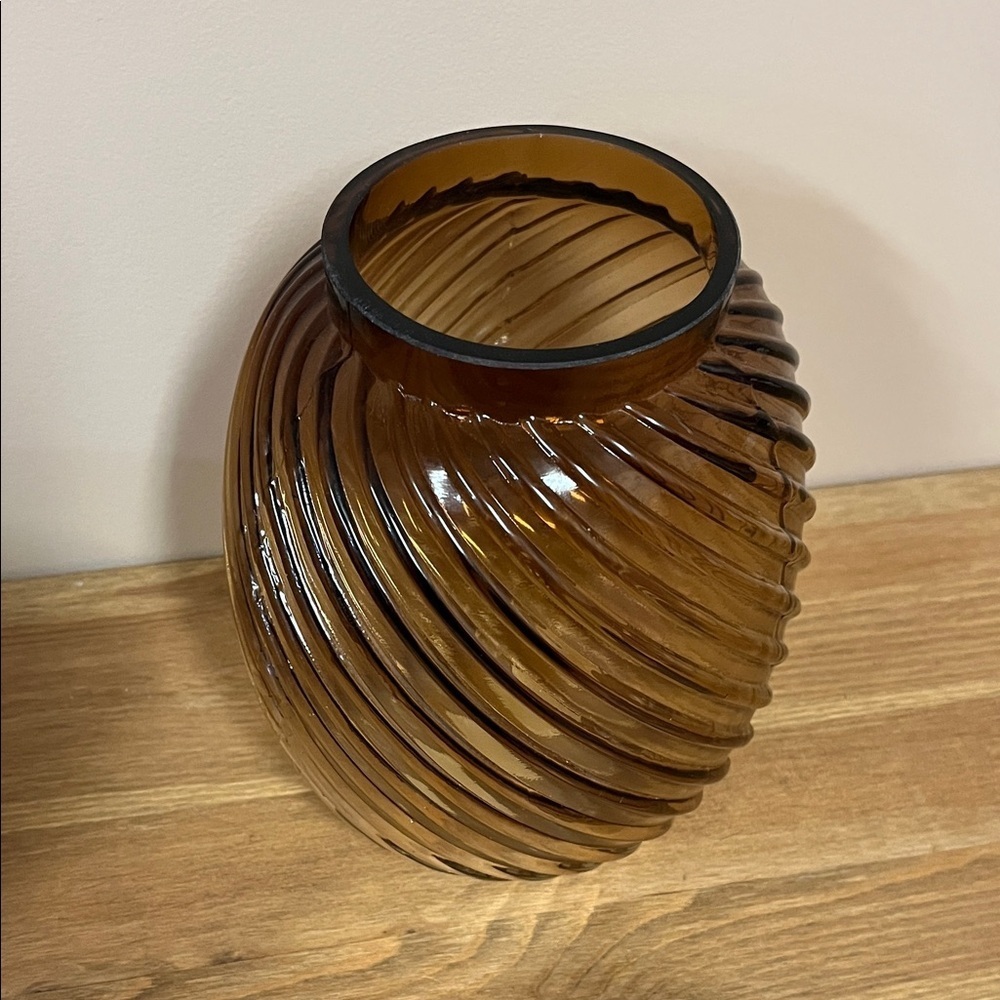 Elegant Brown Swirl Glass Vase - Picture 2 of 3